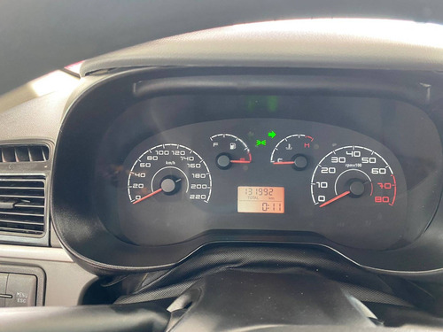 Imagem 8 de 10 de Fiat Punto 1.4 Attractive 8v Flex 4p Manual