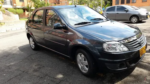 Renault Logan Dynamique 2012 - Gris Cometa - Segunda Dueña