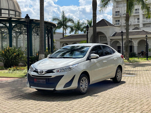 Toyota Yaris Sedán do 1.5 live