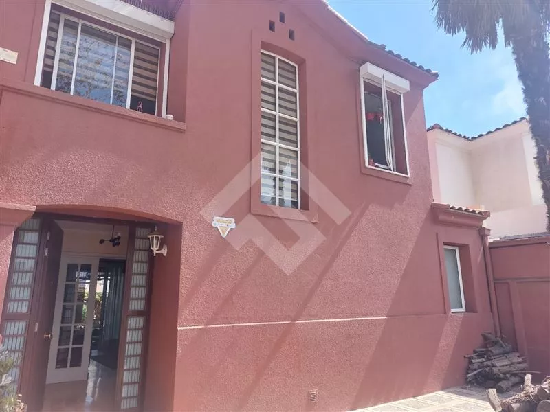 Casa En Arriendo De 4 Dorm. En Peñalolén