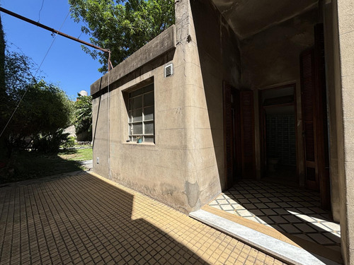 Venta Casa 4 Ambientes En Parque Chacabuco Con Parque Y Cochera