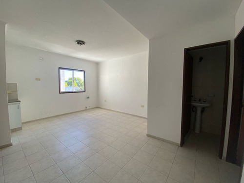 Departamento En Alquiler Ubicado En 115 Entre 68 Y 69
