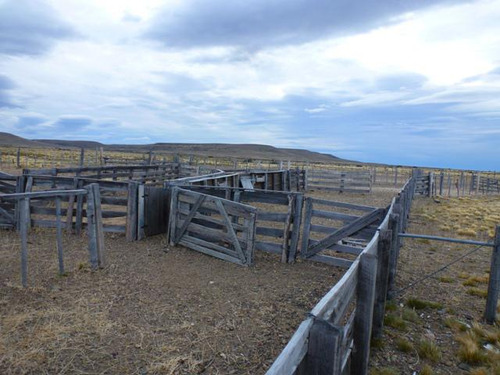 Inmobiliaria Comodoro - 20.000 Has Santa Cruz - Buenas Instalaciones - Rp 288