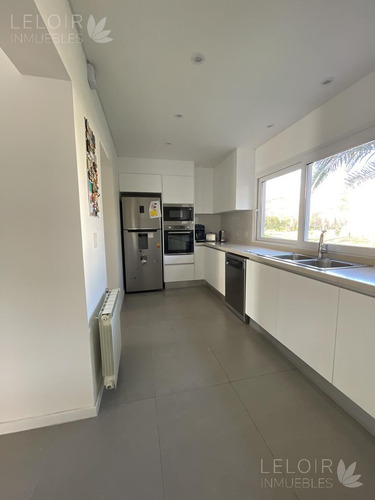 Casa En Venta 4 Amb En Barrio Cerrado Altos Del Sol