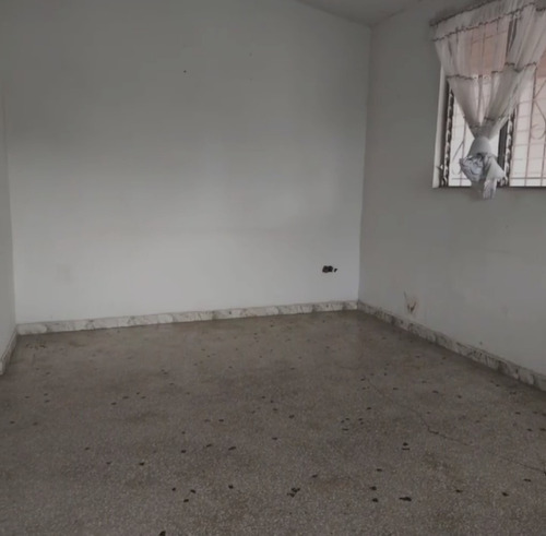 Imagen 4 de 7 de Casa Para Renovar Espacios Ciudad Alianza 04145804427