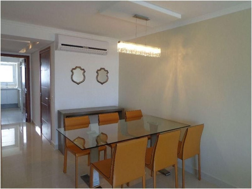 Apartamento En Venta De 2 Dormitorios En Playa Mansa