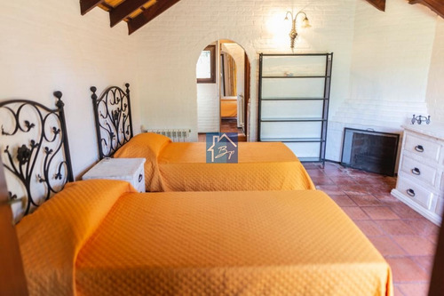 Casa En Rincón Del Indio, 3 Dormitorios Y Gran Jardín- Ref: 1513
