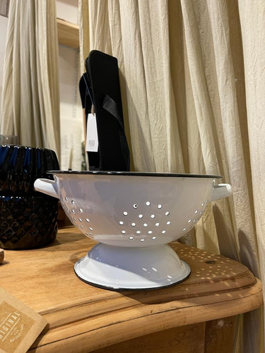 Imagen 2 de 4 de Colador Enlozado Grande Diseño Y Deco Para Tu Cocina
