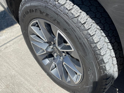 Chevrolet Suburban Z71 4X4 5.3L AUT