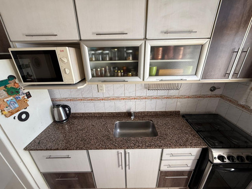 Venta De Departamento 3 Ambientes A Metros Del Centro De Wilde, Excelente Ubicacion.