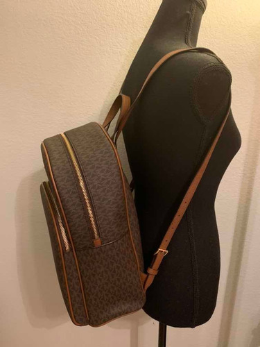 Imagen 9 de 9 de Bolsa Michael Kors Estilo Mochila Café Estampada Nueva
