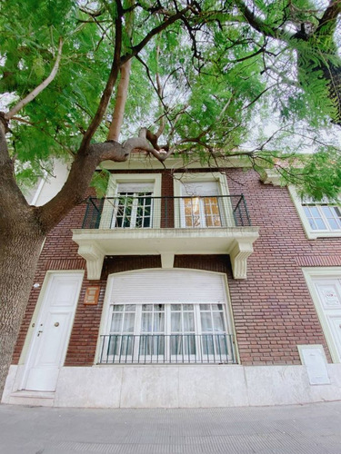 Casa En Alquiler De 5 Dormitorios C/ Cochera En Centro