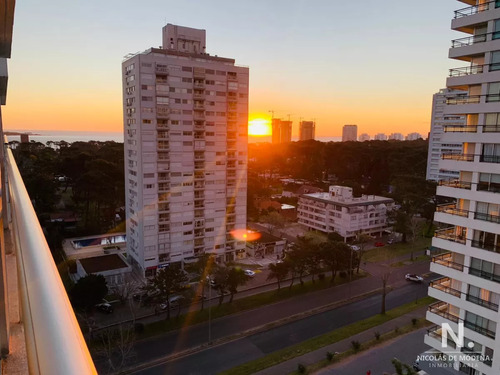 Apartamento En Venta Mono-amabiente En Edificio Bellagio , Punta Del Este , Maldonado 