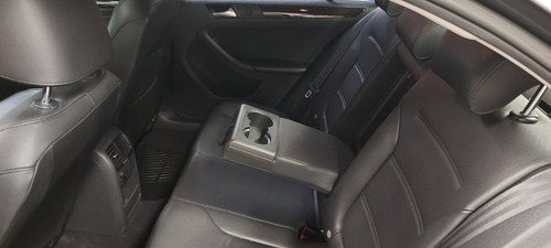 Volkswagen Vento Luxury 2.5 Tip Tronic 2016