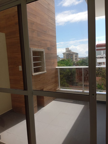Cobertura 2 Quartos E Um Em Suíte Com 2 Vagas De Garagem