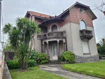 Comprar Inmobiliaria Rias Altas Vende Gran Residencial Sobre Avenida Garzón