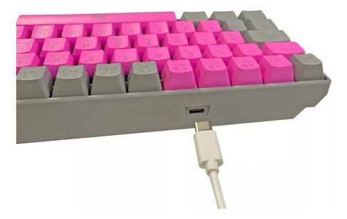 Imagen 2 de 3 de Teclado Mecanico 60% Anime Gris Y Rosa Rgb 62 Teclas Usb-c