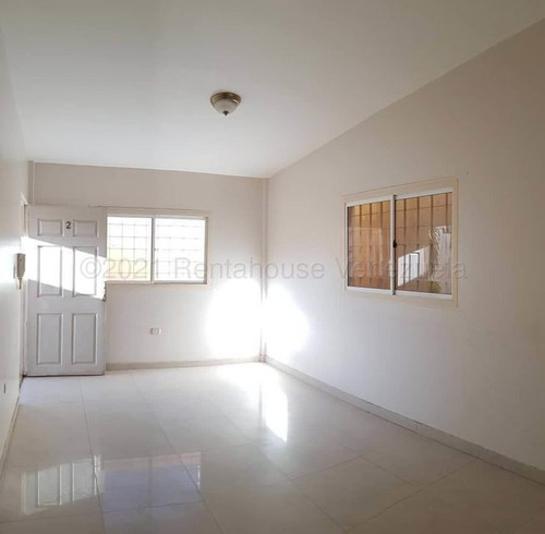 Imagen 1 de 8 de Comoda Casa En Alquiler. 04120656408 Cod Mls 23-3569