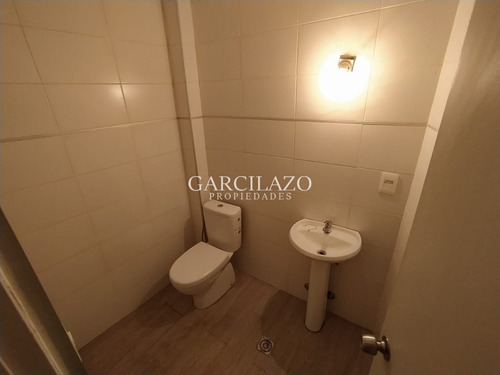 Local Comercial En Alquiler - Ciudad Vieja