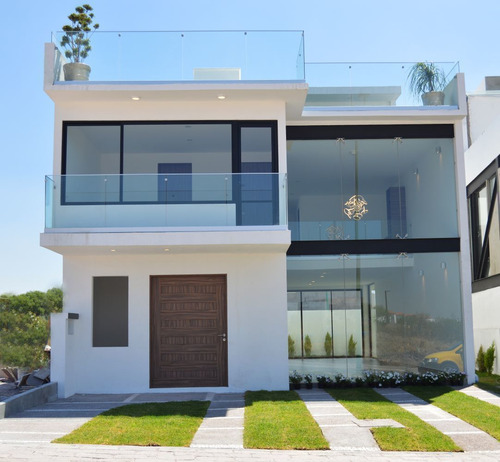 Hermosa Residencia En Real Del Bosque, 5 Recámaras, Roof Gar