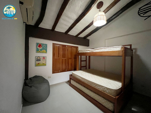 Res. Los Cayos- Cayo Mero, Amplio Apartamento Segundo Piso