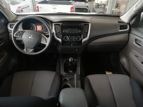 Imagen 10 de 14 de Mitsubishi L200 2018 2.4 Cabina Doble 4x2 Mt