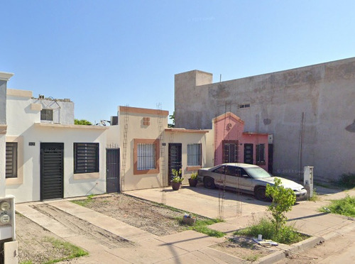 Sk01- Casa En Remate En C. Bosque De Ceiba, Jardines Del Bosque, Los Mochis, Sin. (65% Debajo De Su Valor Comercial, Solo Recursos Propios