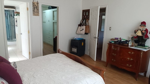 Amplia Casa En Lican Ray, Ubicación Privilegiada.