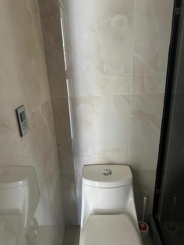 2 Recámaras Y Media, 2 Baños