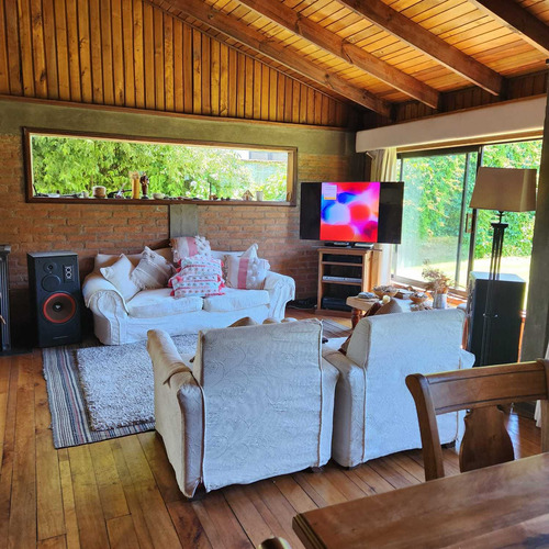 Impecable Casa 3d2b Cercana A Municipalidad (90081)