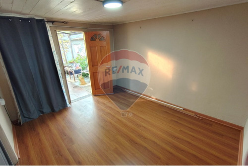 Casa Con Amplio Jardín Y Buena Conectividad