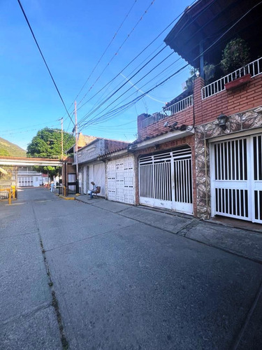 Casa En Venta - Urb. Valle Arriba - Guatire