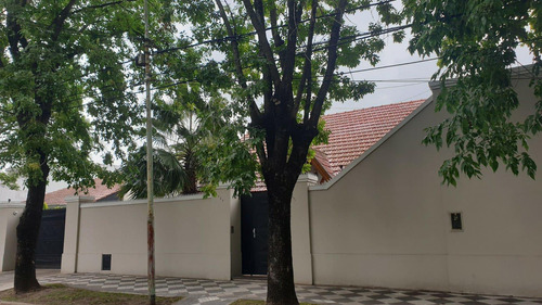 Maravillosa Casa A La Venta En Distinguida Zona!!