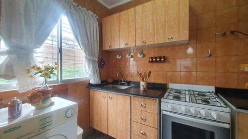 Imagen 6 de 23 de Venta - Casa Cuatro Ambientes Con Garaje Y Departamento - Irala 6071