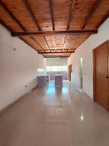 Apartamento En Arriendo En Los Patios. Cod A27754