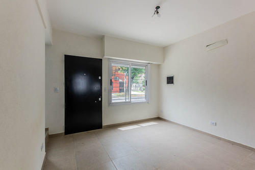 En Venta. Ph. 2 Amb. Patio Y Terraza Propios. Sin Expensas.