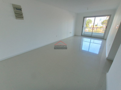 Apartamento En Zona Brava * 3 Dormitorios- Ref: 5358
