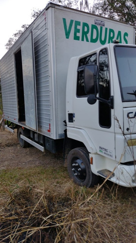 Imagem 2 de 9 de Ford Cargo 815 2005 Bau