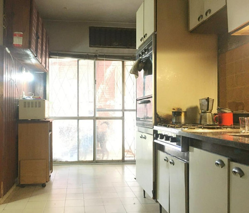 Casa En Venta - 5 Dormitorios 2 Baños - Cochera - Morón