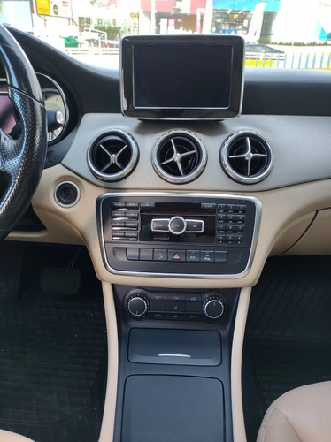 Imagen 8 de 11 de Mercedes-benz Clase Gla 200 Sport 2014 Techo