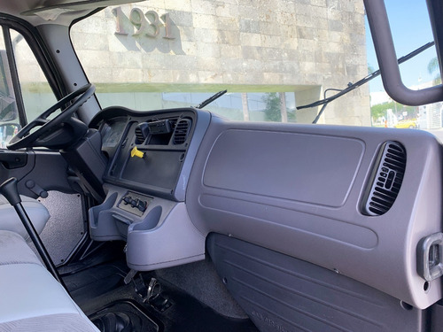 Imagen 9 de 14 de Freightliner M2 2015