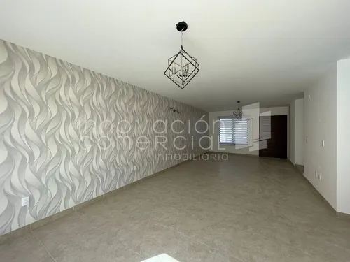 Casa En Venta De 4 Recámaras En Condominio Torre De Piedra Bugambilias