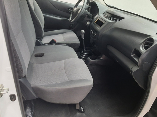 Imagen 8 de 15 de Nissan Np300 2.5 Chasis Cabina Dh Pack Seg Mt 2019