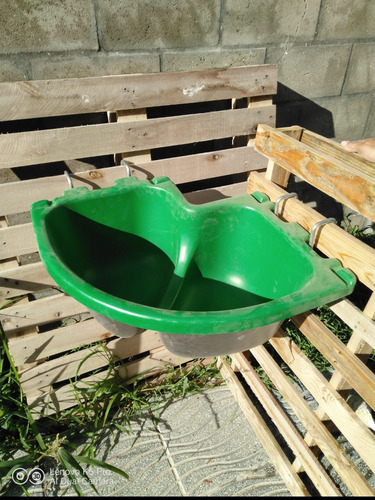 Comedero Bebedero Angular Feed Plast, 25lts Hacemos Envios