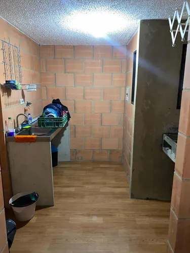 Apartamento Con Zonas Comunes, 3 Dormitorios Y Un Baño