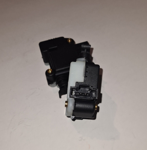 Imagen 2 de 3 de Vw Bora, Motor Bloqueo Baúl, Especifico.