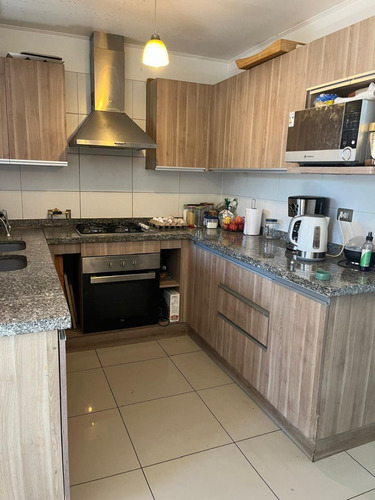 Casa Con 4 Dormitorios, En Condominio Con Control De Acceso