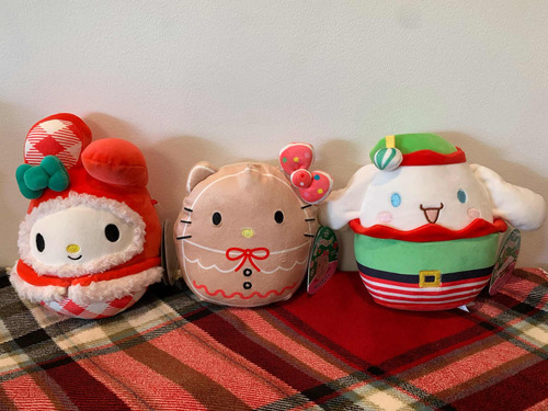 Hello Kitty Squishmallow Navidad