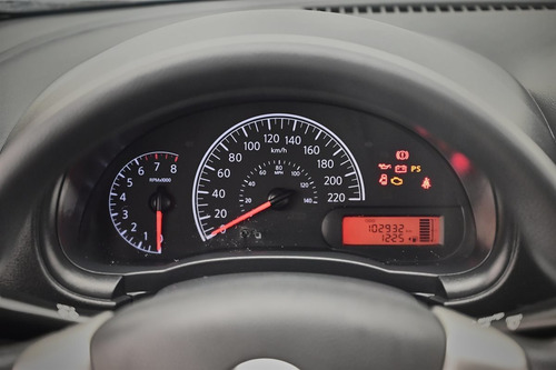 Imagen 11 de 15 de Nissan Versa Drive 1.6 2020