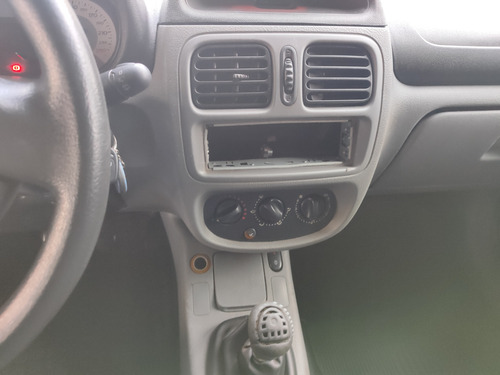 Renault Clio 1.0 16v Privilège Hi-flex 5p